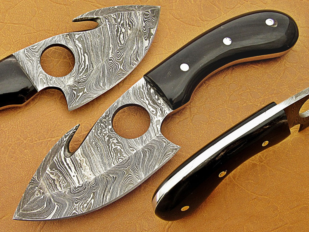 Damascus Steel Blade Gut Hook Knife Handle Buffalo Horn