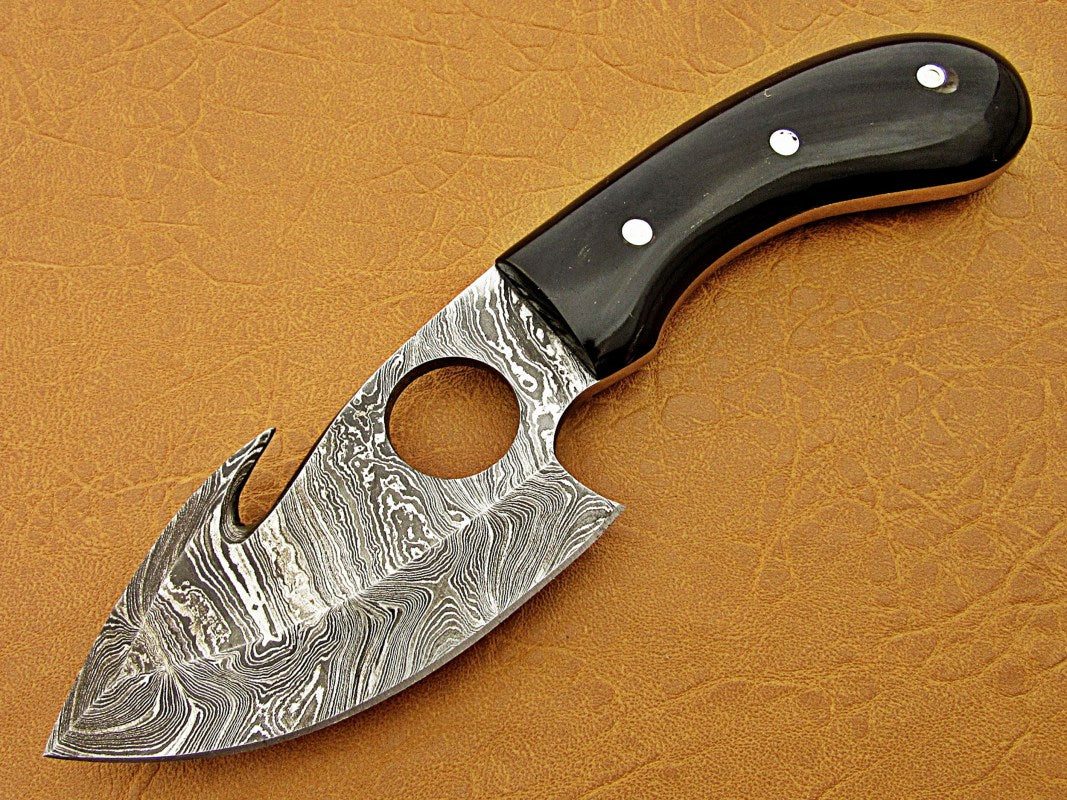 Damascus Steel Blade Gut Hook Knife Handle Buffalo Horn
