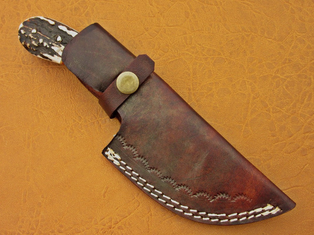 Damascus Steel Blade Gut Hook Bowie Knife